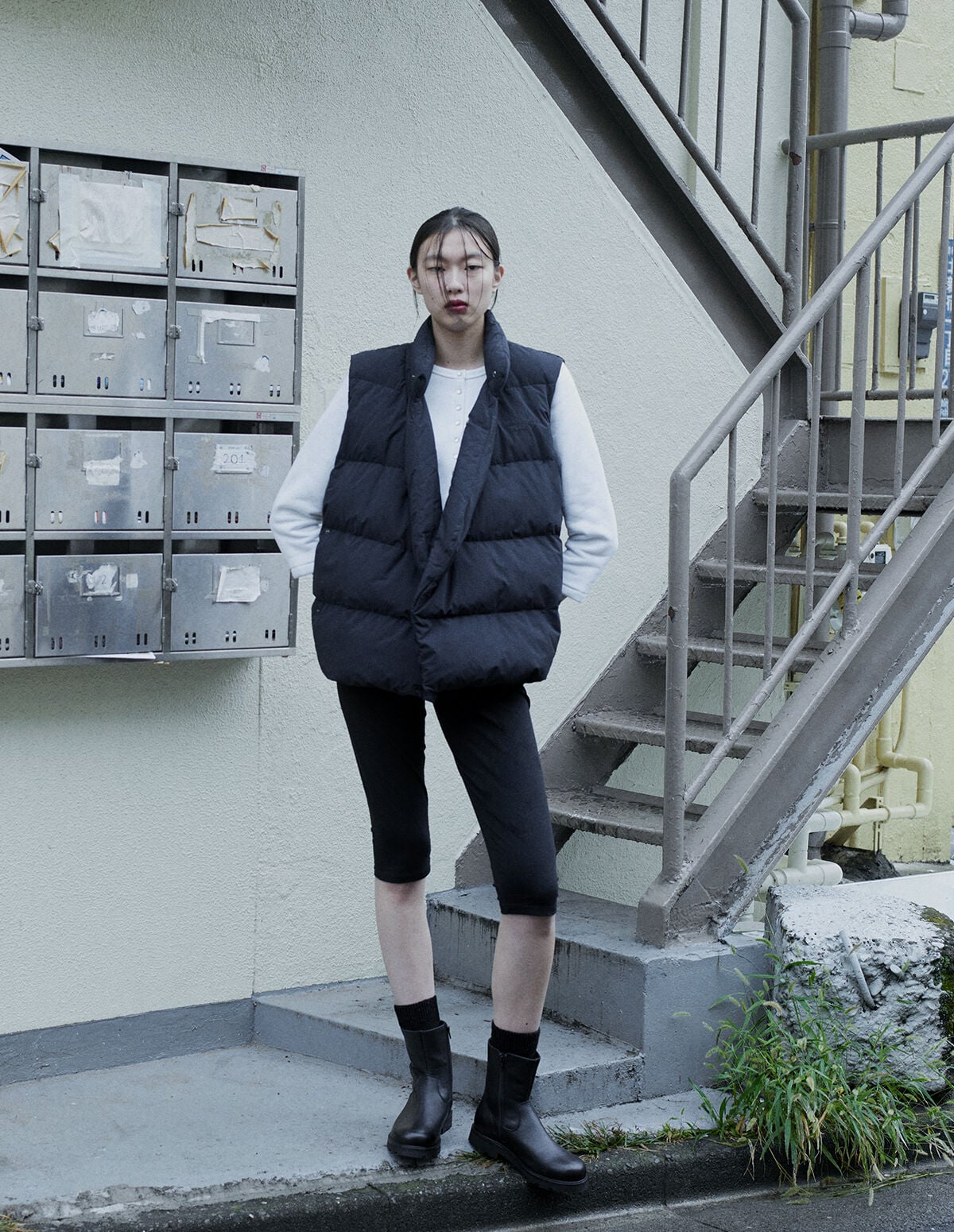 black sleeveless double-breast Mila jacket 